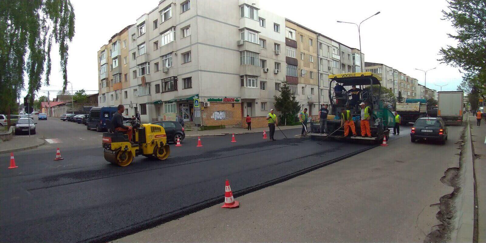 Au început lucrările pentru plombarea drumurilor din Fălticeni Șapte