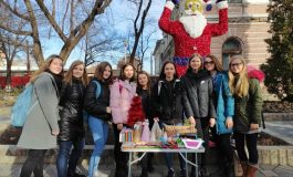 Voluntarii “Aripi în Europa” din Fălticeni derulează acțiunea caritabilă “Crăciunul în sufletul comunității”