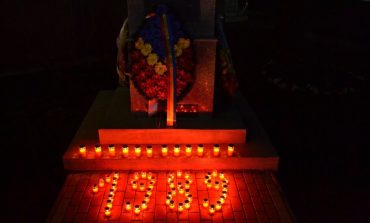 Zeci de candele au fost aprinse în centrul comunei Baia pentru eroii Revoluției Române din decembrie 1989