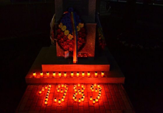 Zeci de candele au fost aprinse în centrul comunei Baia pentru eroii Revoluției Române din decembrie 1989