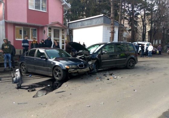 Tamponare între două mașini în cartierul Maior Ioan