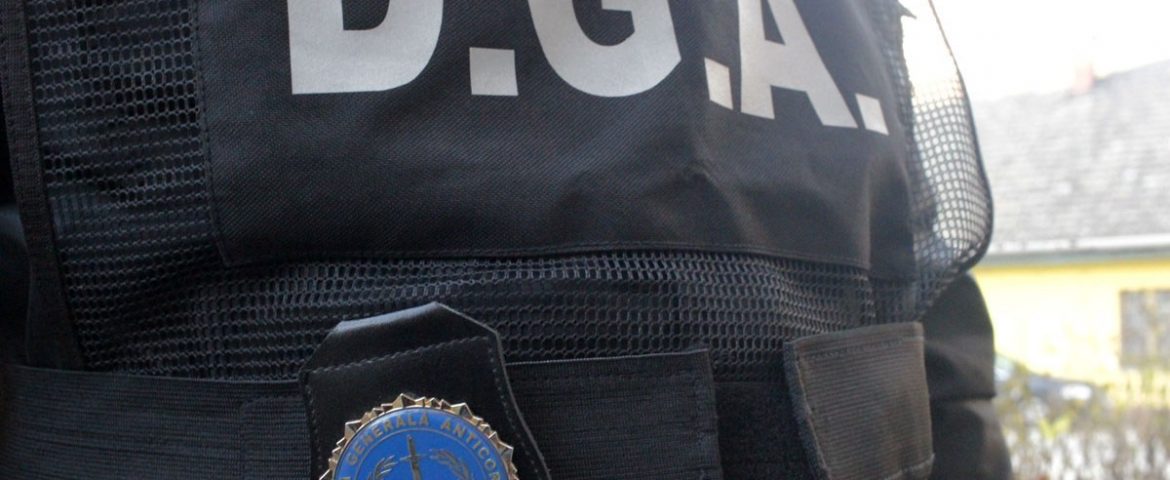 Agent al Postului de Poliţie Horodniceni trimis în judecată pentru infracțiuni de corupție