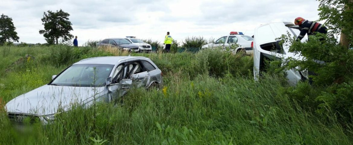 Accident rutier în comuna Cornu Luncii. Au fost implicate două autovehicule în care se aflau trei persoane