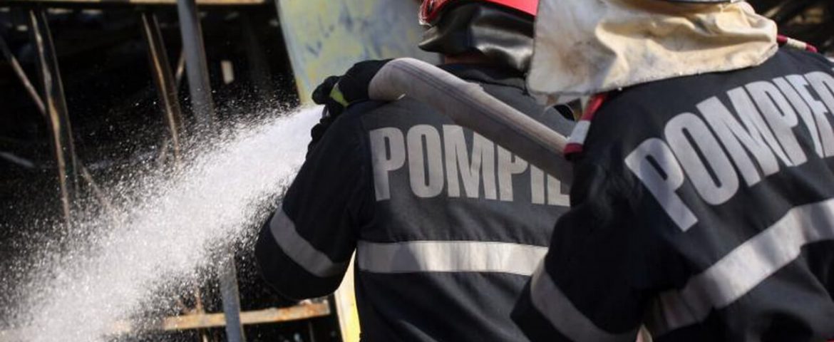 Incendiu într-o gospodărie din comuna Râșca. Flăcările au mistuit mai multe bunuri din casă