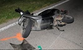 Un tânăr din comuna Mălini s-a izbit cu motoscuterul într-un podeț. Făptașul nu posedă permis de conducere