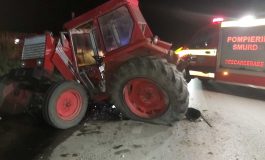 Accident la Cumpăratura. Un tractor și un autoturism Dacia s-au ciocnit. Trei persoane au ajuns la spital
