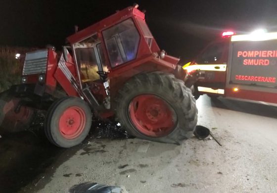Accident la Cumpăratura. Un tractor și un autoturism Dacia s-au ciocnit. Trei persoane au ajuns la spital
