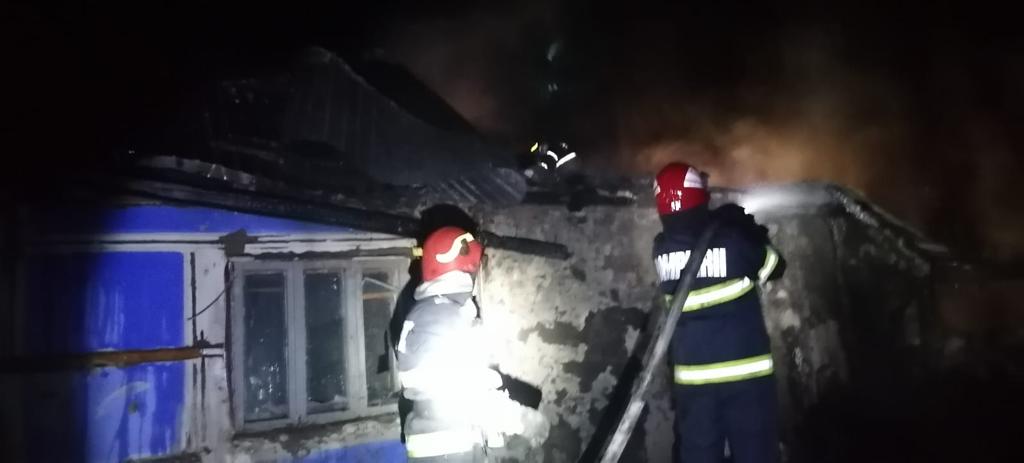 Incendiu într-o gospodărie din comuna Forăști. Au fost afectate casa de locuit și bucătăria de vară