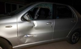 Mașină avariată de un vitezoman. Incident în Fălticeni. Proprietarul speră ca autorul faptei să fie identificat