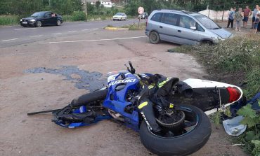 Accident rutier în comuna Bunești. Motociclist transportat la spital. Coliziune produsă cu un autoturism