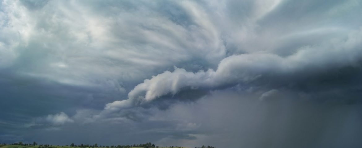 Cod galben de furtuni și averse torențiale pentru județul Suceava. Avertizarea meteo este valabilă 10 ore