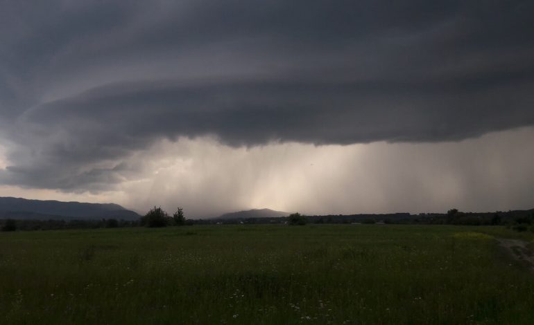 Avertizare meteo pentru localitățile Boroaia, Drăgușeni, Forăști și Dolhasca. Este Cod portocaliu de ploi torențiale