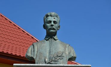 Învățătorul erou al satului Baia. Povestea dascălului Nicolae Stoleru sau „Luminătorul satului românesc”