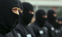 Polițiștii și mascații SAS au descins în comuna Slatina. Oamenii legii au intervenit într-o situație de risc extrem