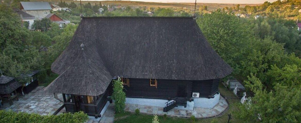 Biserica voievodală din satul Rădășeni își serbează hramul. Î.P.S. Pimen va oficia Sfânta Liturghie