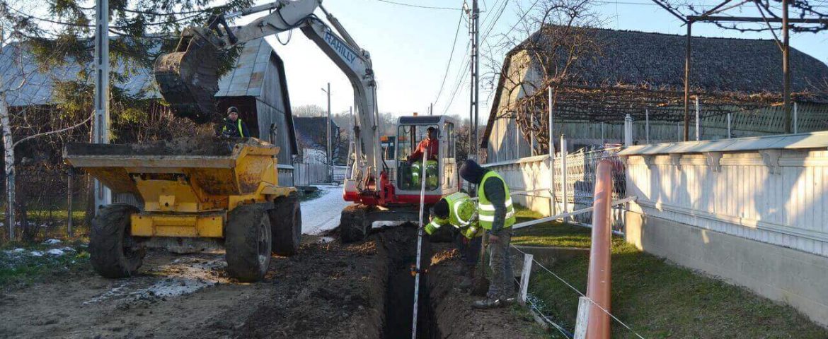 Au început lucrările în proiectul destinat construirii primei rețele de apă și canalizare în comuna Rădășeni