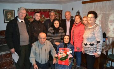 Străbunică centenară în satul Huși. Profira Costea și-a sărbătorit cei 100 de ani în Ajun de Crăciun