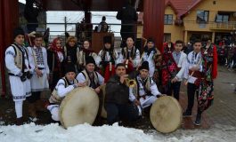 Tradiții de Anul Nou prezentate în spectacole la Boroaia, Mălini, Baia, Vadu Moldovei și Cornu Luncii