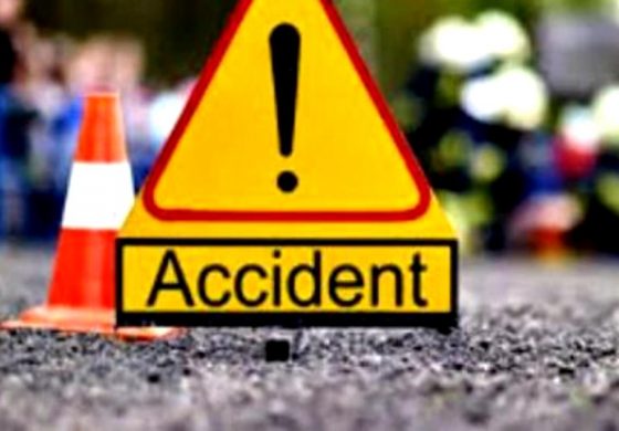 Accident la Vadu Moldovei. Mașină răsturnată în afara carosabilului. Șoferul consumase alcool
