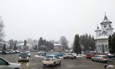 Final de februarie cu ninsori la Fălticeni. Judeţul Suceava se află parţial sub Cod Galben de ninsoare şi viscol