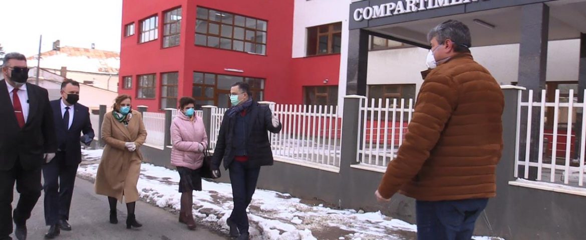 Noul spital din Fălticeni s-a aflat pe agenda vizitei secretarului de stat Nelu Tătaru. Se caută soluţii pentru criza medicală de la Suceava
