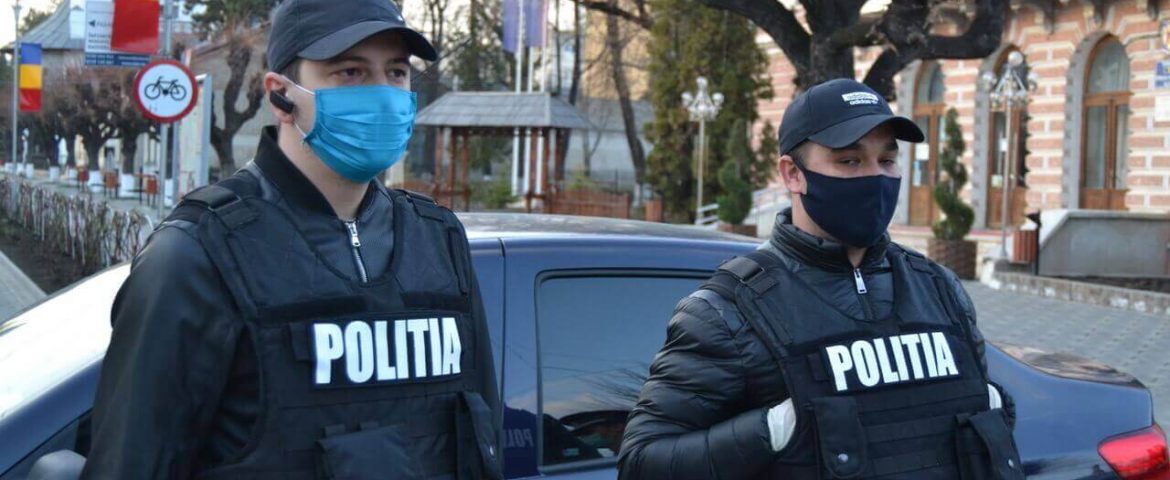 Polițiștii din Fălticeni au reluat controalele pe străzi și în magazine. 75 de sancțiuni aplicate în trei zile