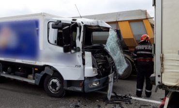 Accident rutier în comuna Fântâna Mare. Coliziune produsă pe DN2 între un camion și un autotren