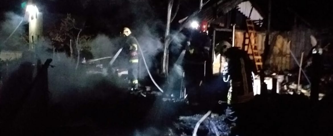 Pagube importante provocate de un incendiu într-o gospodărie din comuna Mălini