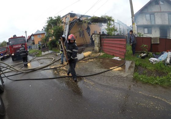 Pompierii voluntari din Cornu Luncii au ajutat la stingerea unui incendiu puternic în comuna Berchișești