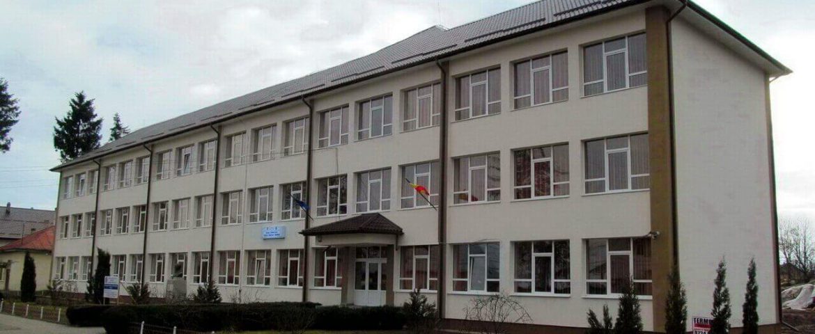 Clubul Rotary Fălticeni i-a îndulcit de 1 Iunie pe elevii Școlii Gimnaziale „Vasile Tomegea” din Boroaia