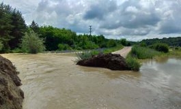 Ploile au scos râul Moldova din matcă. Autoritățile Comunei Baia au preîntâmpinat producerea inundațiilor
