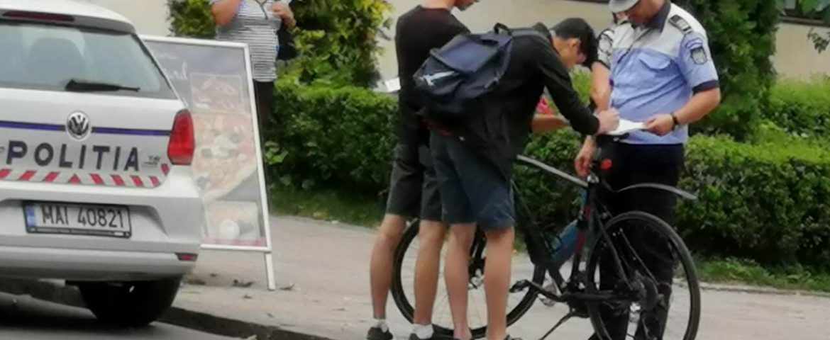 Polițiștii din Fălticeni i-au luat în vizor pe bicicliști. Amenzi de aproximativ 7.000 lei într-o singură zi