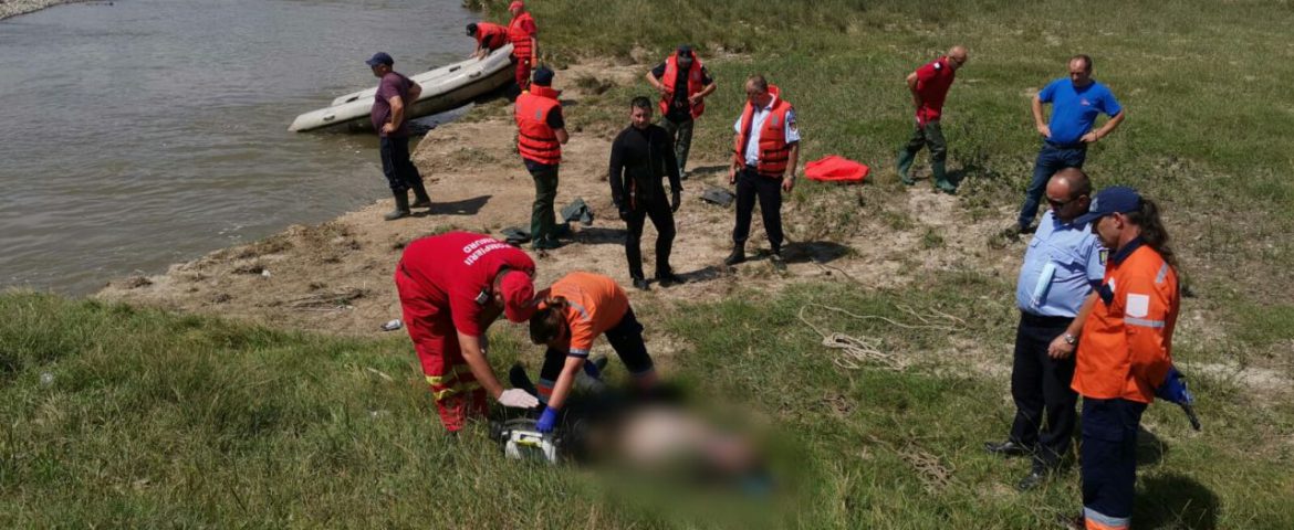 Pompierii din Fălticeni şi Suceava au căutat timp de patru ore trupul unui bărbat în apele râului Moldova