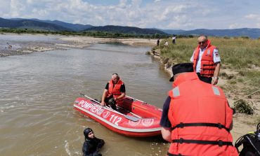 Copil dispărut în apele râului Siret. Două echipaje ale pompierilor desfășoară căutări pe raza orașului Liteni