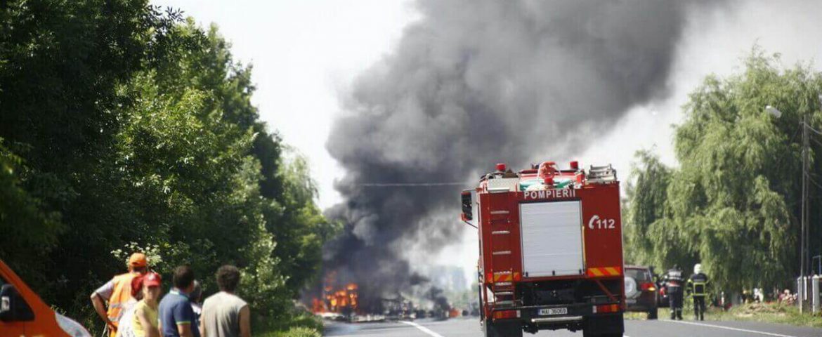 Incendiu la roata unui autotren care se deplasa în comuna Cornu Luncii. Focul s-a extins la semiremorcă