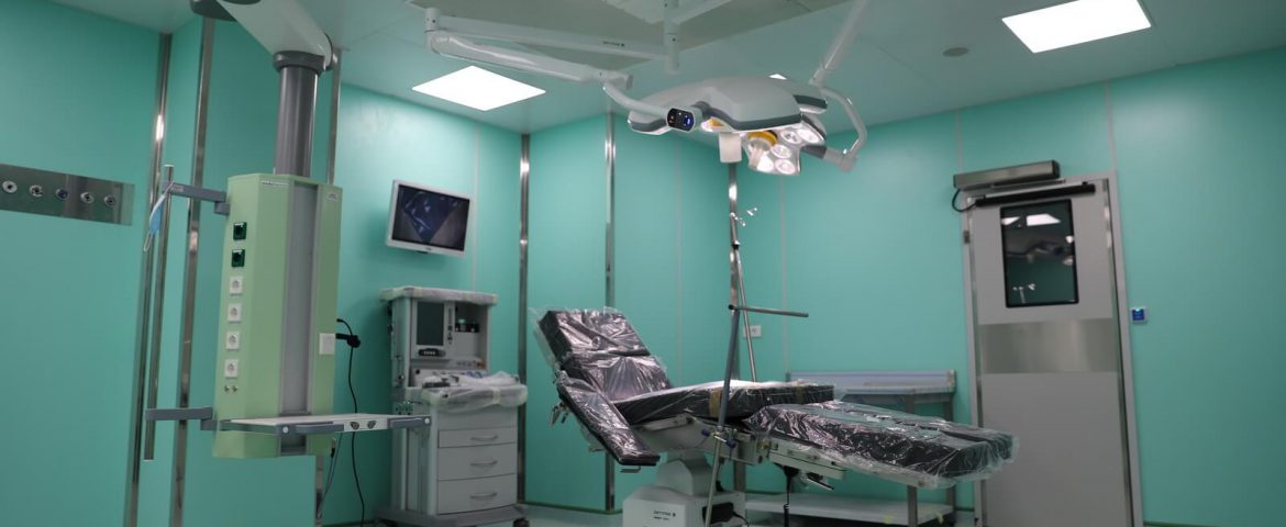 Noul spital din Fălticeni are  săli de operație ultramoderne. Secția ATI dispune de paturi cu monitorizare inteligentă