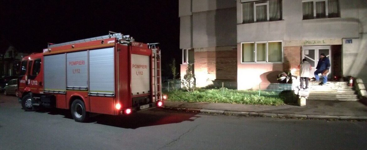 Țeavă de gaz fisurată la un bloc din Fălticeni. Au intervenit pompierii și angajații Delgaz Grid