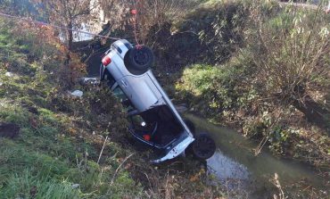 Accident mortal în Comuna Preutești. Un șofer de 70 de ani s-a răsturnat cu mașina în albia unui pârâu