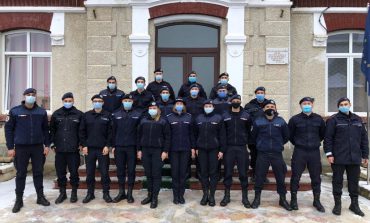 Absolvenţii Şcolii Militare din Fălticeni vor fi repartizaţi vineri la unităţile operative. Şef de promoţie este suceveanca Roxana Botezatu