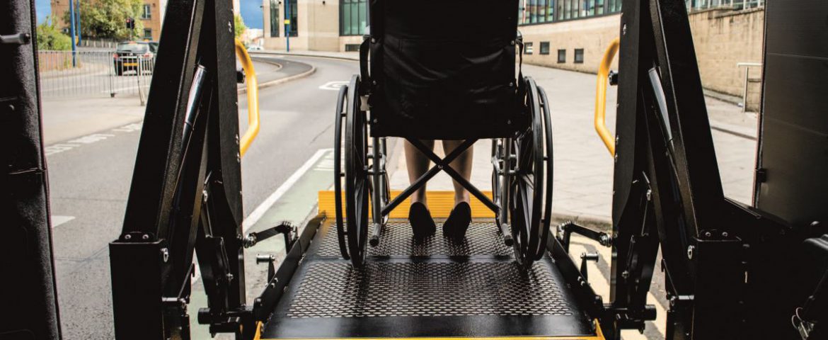 Persoanele cu dizabilități pot beneficia de vouchere pentru tehnologie asistivă