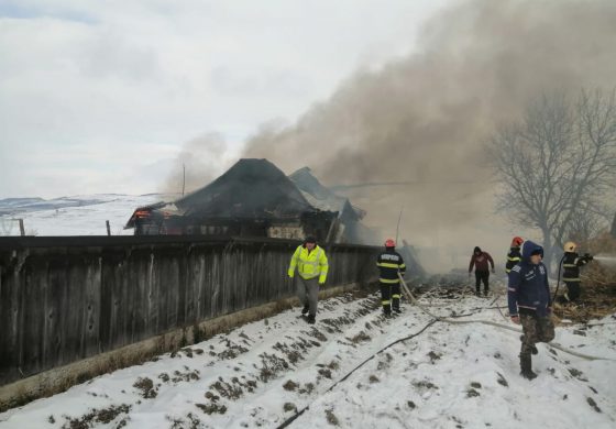 Locuinţă distrusă de un incendiu puternic în comuna Vultureşti