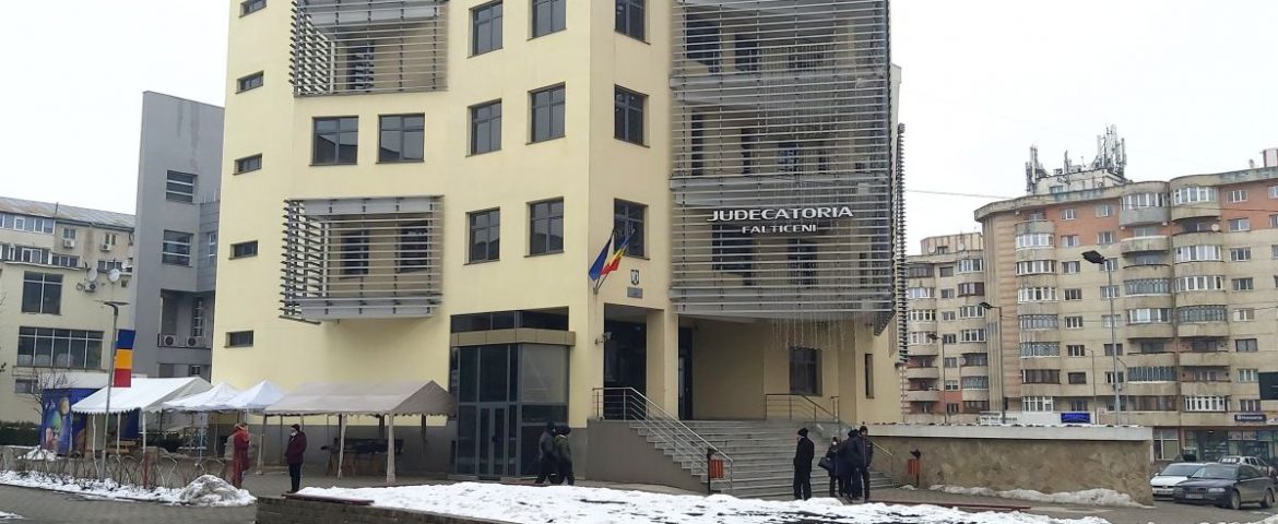 Bărbat cercetat în stare de arest preventiv pentru agresarea unei patrule de poliţie în oraşul Dolhasca