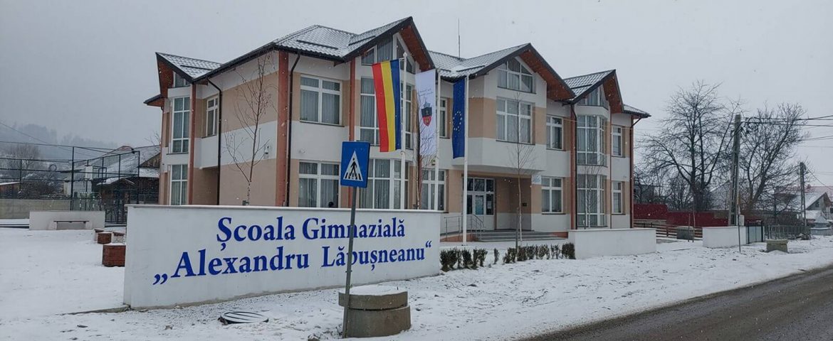 Scenarii schimbate în patru școli. Toți elevii din Găinești Herla, Slatina și Hârtop revin în sălile de curs