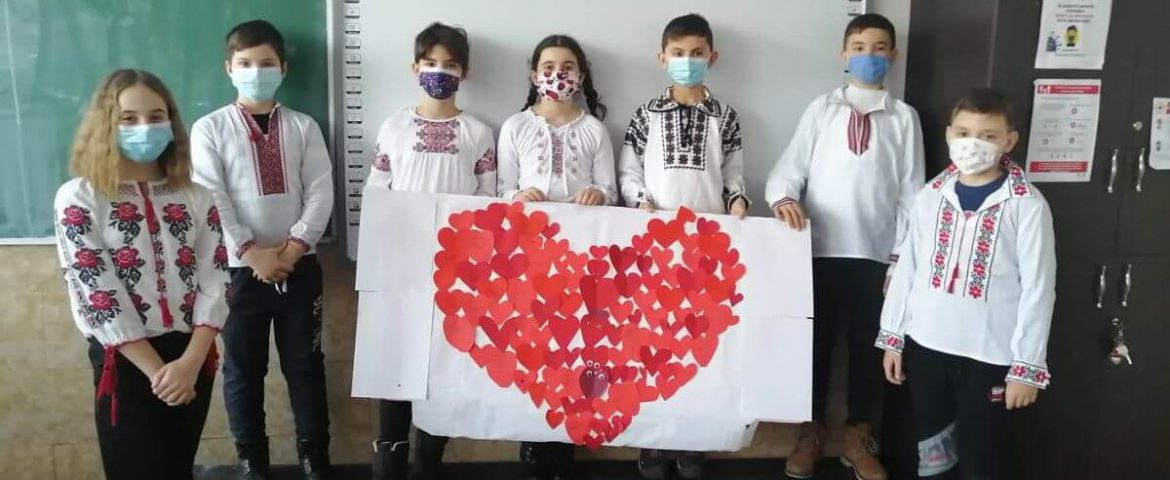 Două școli din Fălticeni și un liceu din Chișinău derulează  proiectul „Tradiții de primăvară nemuritoare”