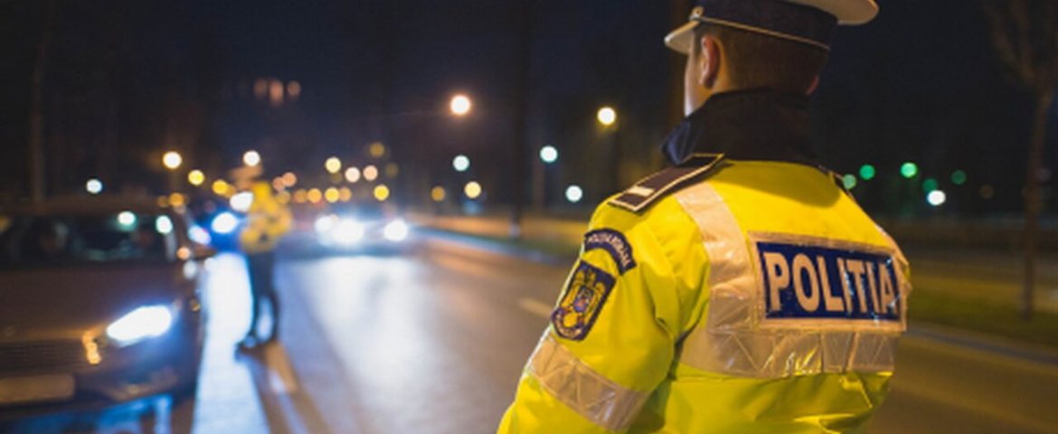 Polițiștii fălticeneni au trimis în arest un tânăr din Mălini. El și-a abandonat mașina care avea numere provizorii false
