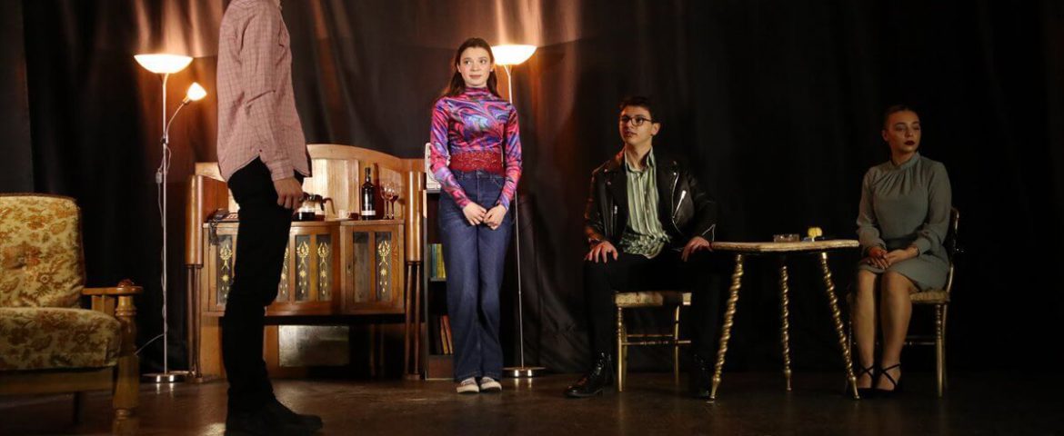 Selecţiuni de la premiera spectacolului „Fluturii sunt liberi” al trupei de teatru „Birlic” din Fălticeni