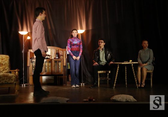 Selecţiuni de la premiera spectacolului "Fluturii sunt liberi" al trupei de teatru "Birlic" din Fălticeni