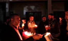 Binecuvântare în noaptea de Înviere. Preoții din Protopopiatul Fălticeni au primit Lumina Sfântă de la Ierusalim