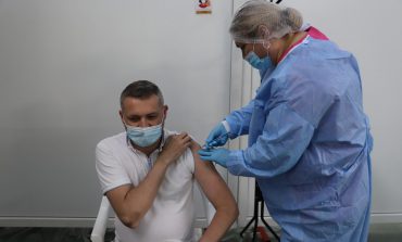 Centrul de vaccinare din Fălticeni funcționează cu două fluxuri. Populația se poate imuniza și cu serul Pfizer