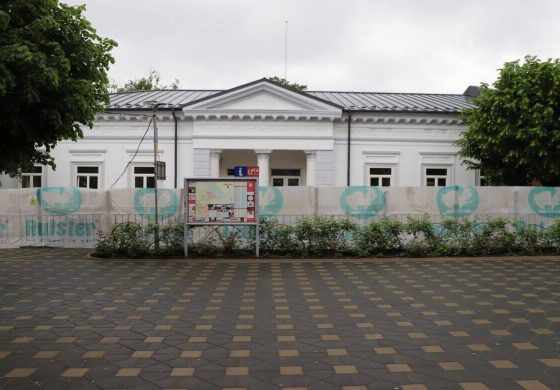 Biblioteca Municipală Fălticeni revine la frumusețea de altădată. Lucrările se vor încheia în curând. Autoritățile pregătesc și redeschiderea Muzeul Fălticenilor